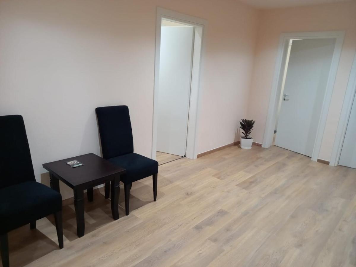 Djakbe Hotel Tirana Buitenkant foto