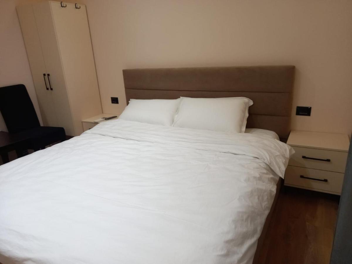 Djakbe Hotel Tirana Buitenkant foto